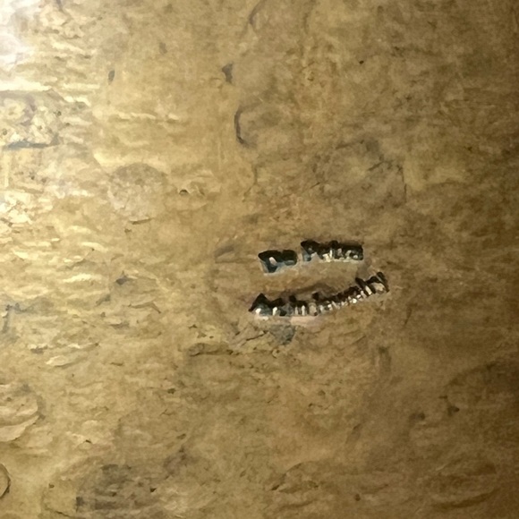 De Petra Hammered Gold Green Stone Cuff - Picture 4 of 5